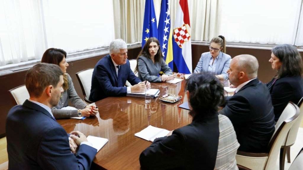 72a05897-53fe-410a-b489-63f296e41a2f