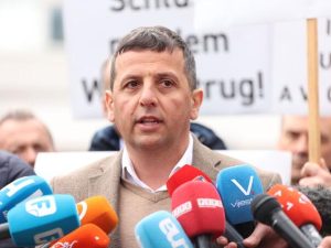 u-istocnom-sarajevu-napadnut-nebojsa-vukanovic-napadac-priveden-nebojsa-vukanovic-86674_681b37878d987