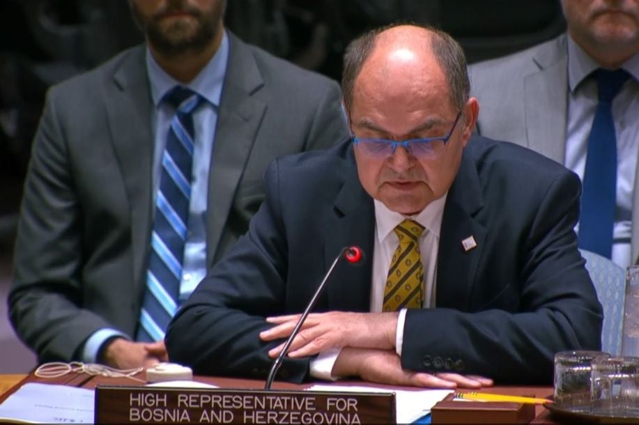 1762015167-christian-schmidt-690x480