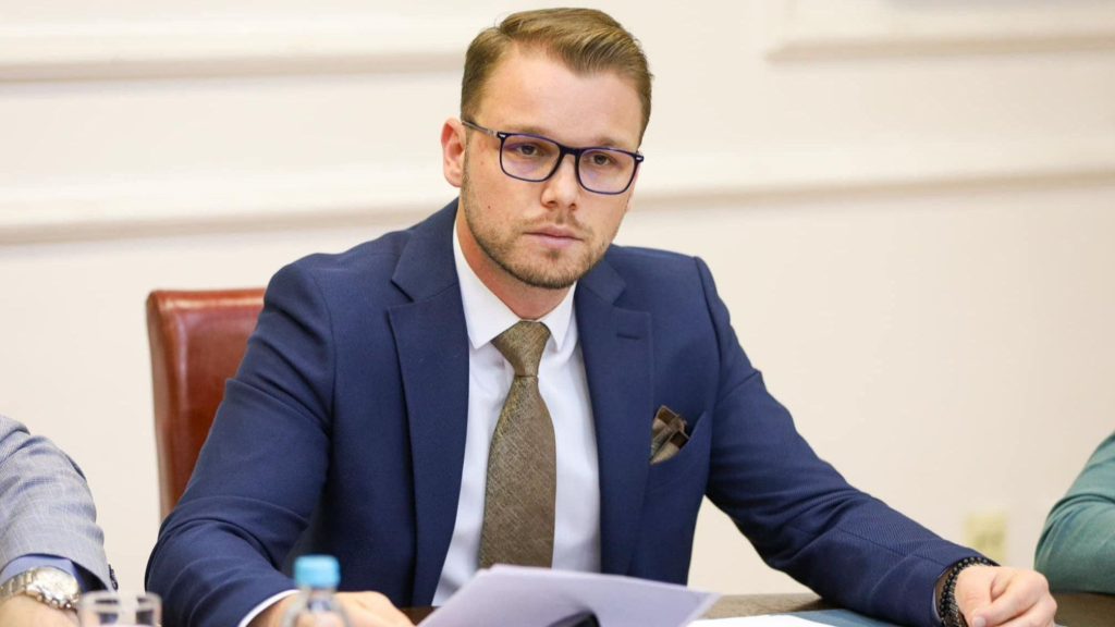 34ec0809-229b-459f-b930-4b1df4881127