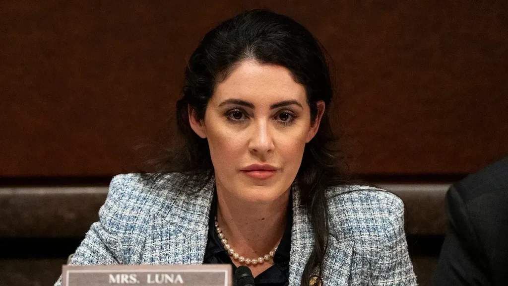 lunaanna040125gn04wwebp_1200