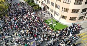 tuzla-protest-gradjana-ispred-zgrade-mup-tk