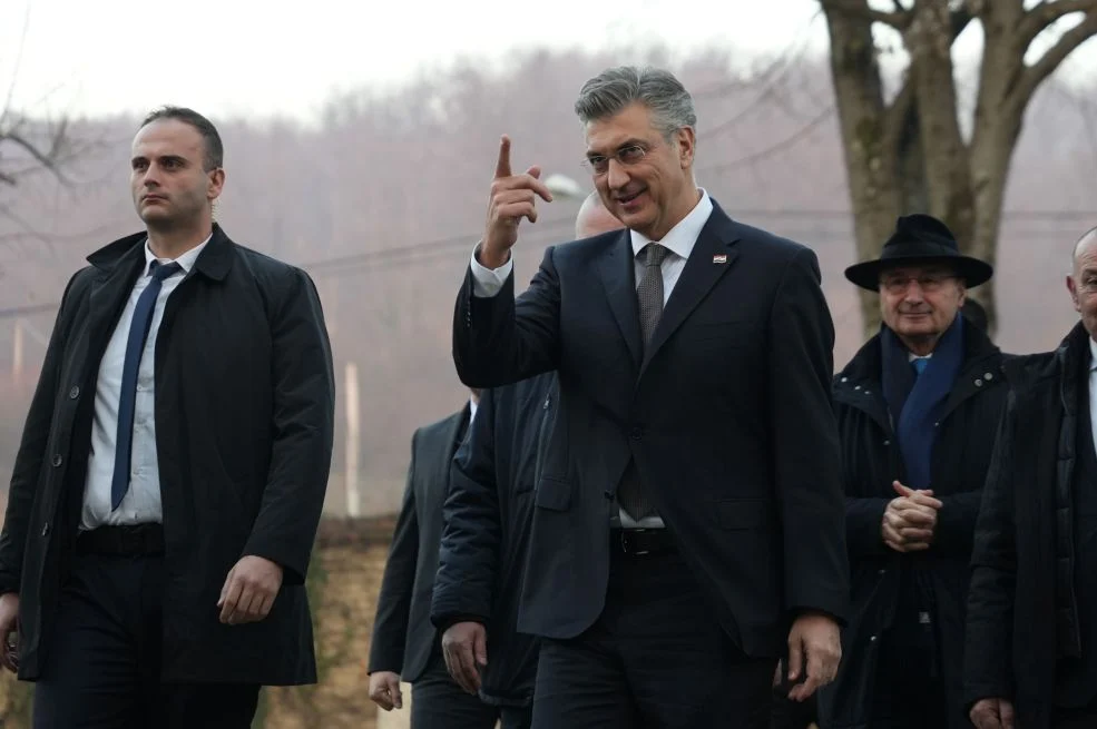 1765479157-74e3f070-cf2a-4f8b-8b94-3e9378ea744b-690x480