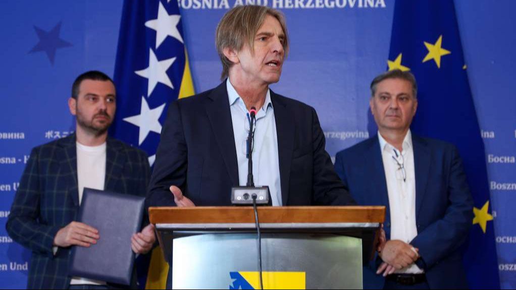 353c4feb-d82b-4f9b-bb78-cd76509df8db