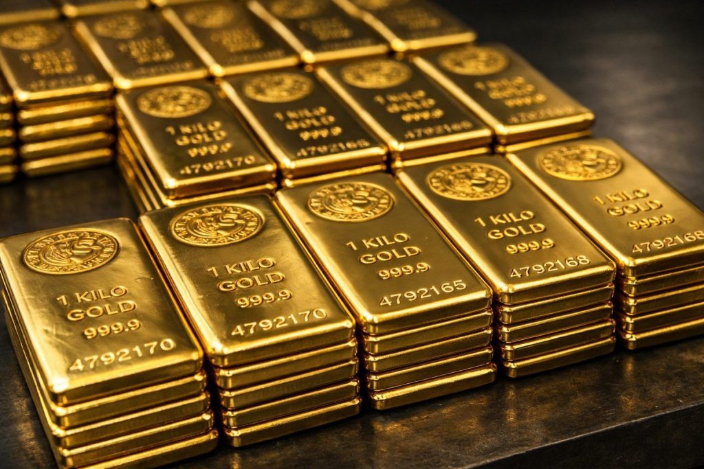 gold-breaks-4400-as-fed-rate-cut-bets-and-geopolitical-tensions-push-silver-to-a-new-record-featured