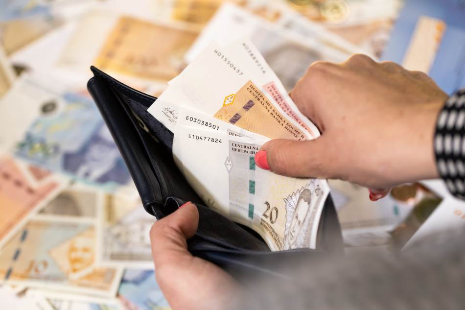 km-konvertibilne-marke-novac-1750837874