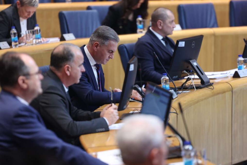 l_79b81f2fb1391d51deee32f1f685e4e8