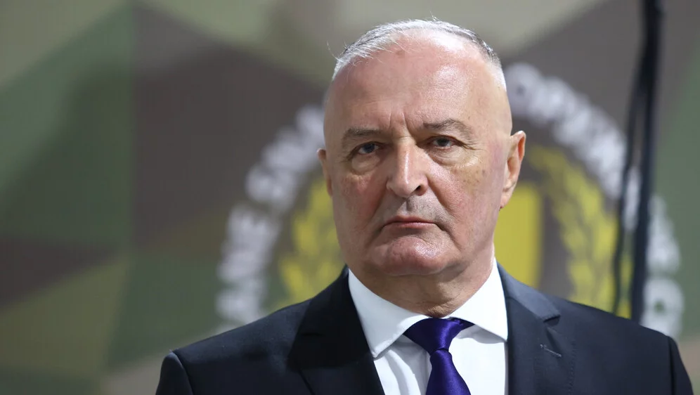 63211173-zukan-helez