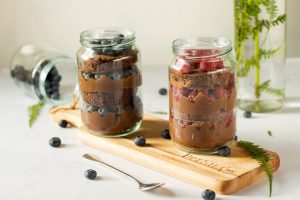 cokoladni-kolac-sa-malinama-u-tegli-img-2048x1365