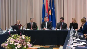 63295355-predsjednik-milanovic-s-clanovima-kluba-izvoznika