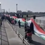 IZ MINUTE U MINUTU!:  DRAMATIČNE SCENE IZ IRANA: Formiraju ljudske lance dok raste strah od…